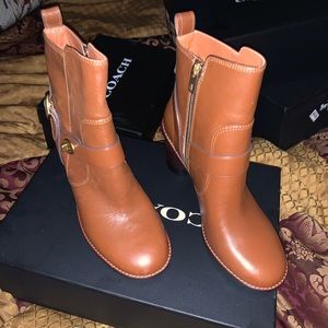 Coach size 9 dark Saddle bootie